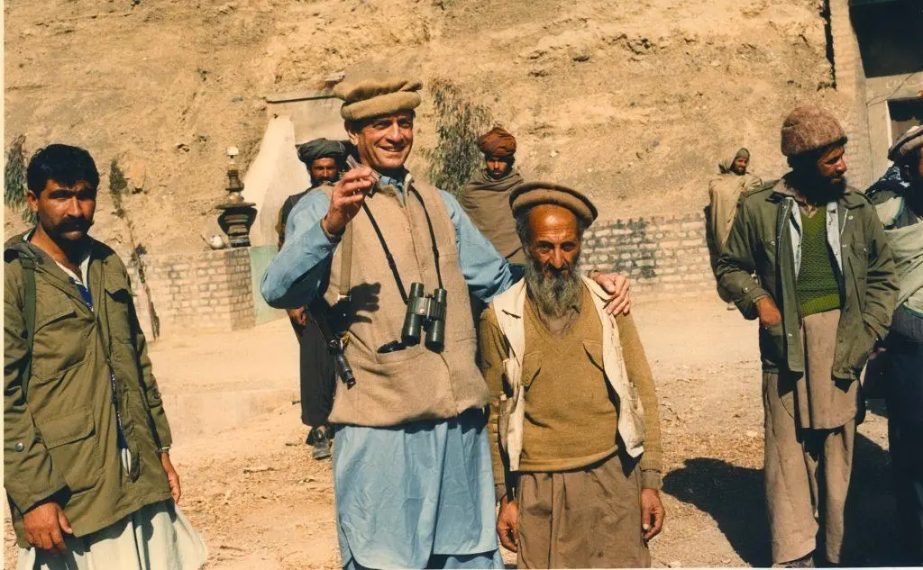 Il deputato Usa Charles Wilson con alcuni combattenti afgani