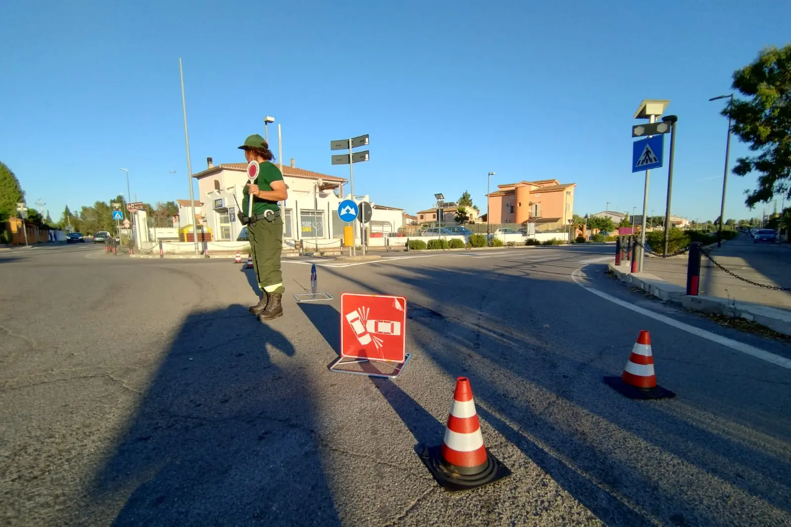 La strada bloccata dai barracelli (Foto: Angelo Cucca)