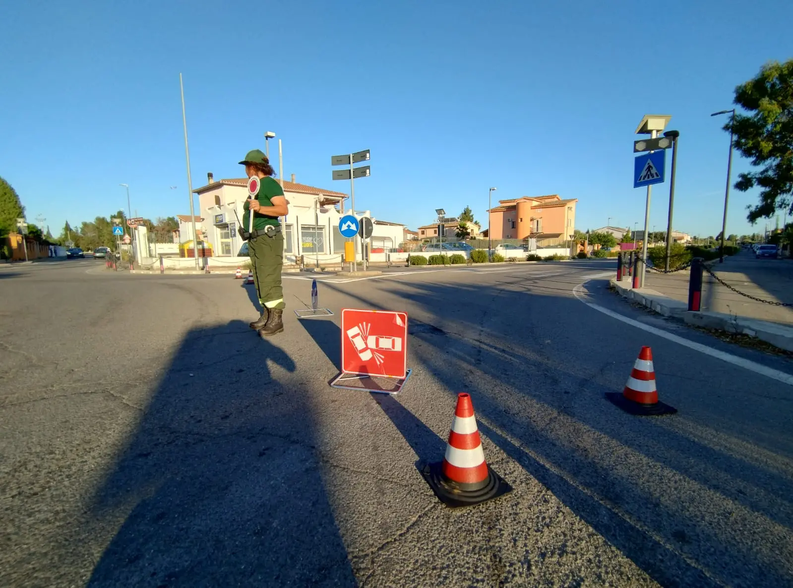 La strada bloccata dai barracelli (Foto: Angelo Cucca)