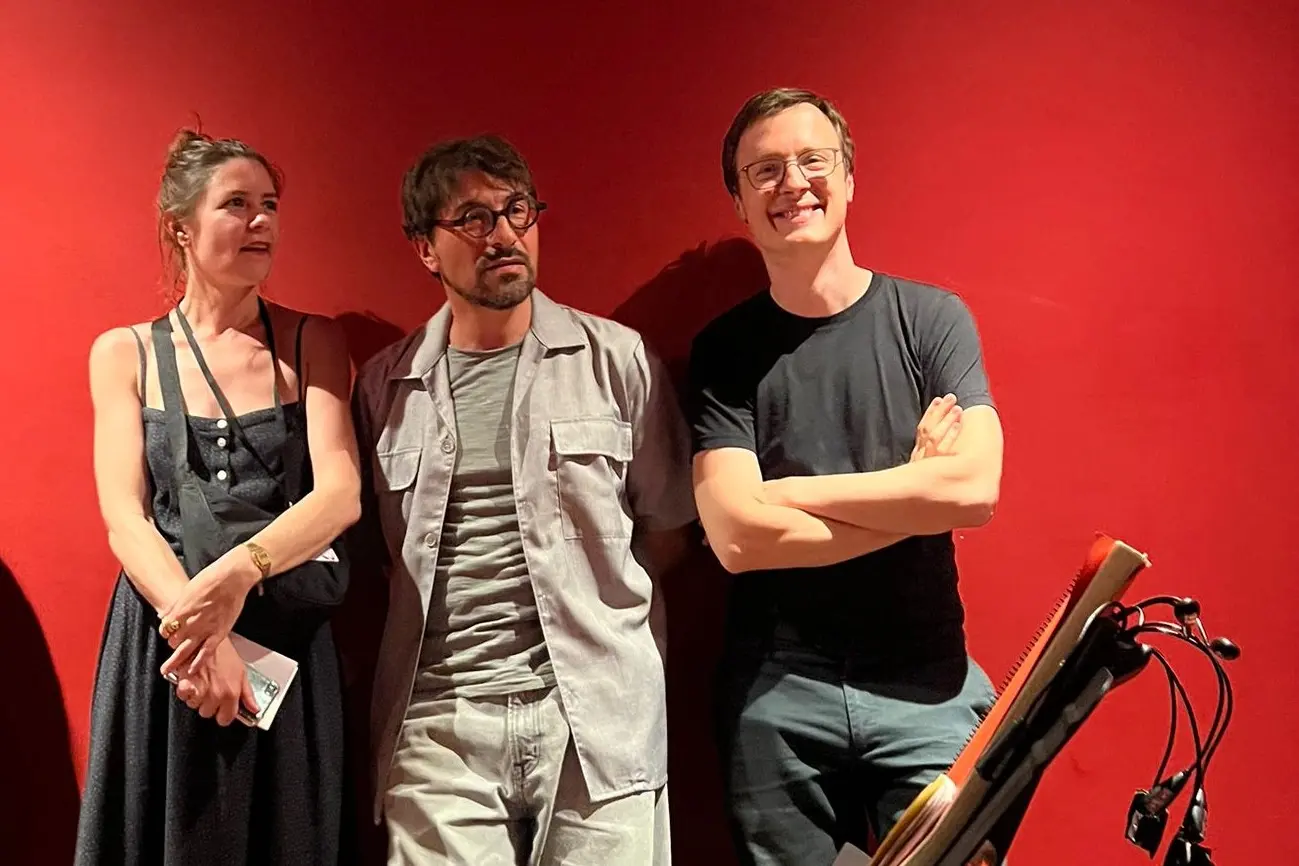Francesco Filidei, al centro, alla presentazione dell'opera