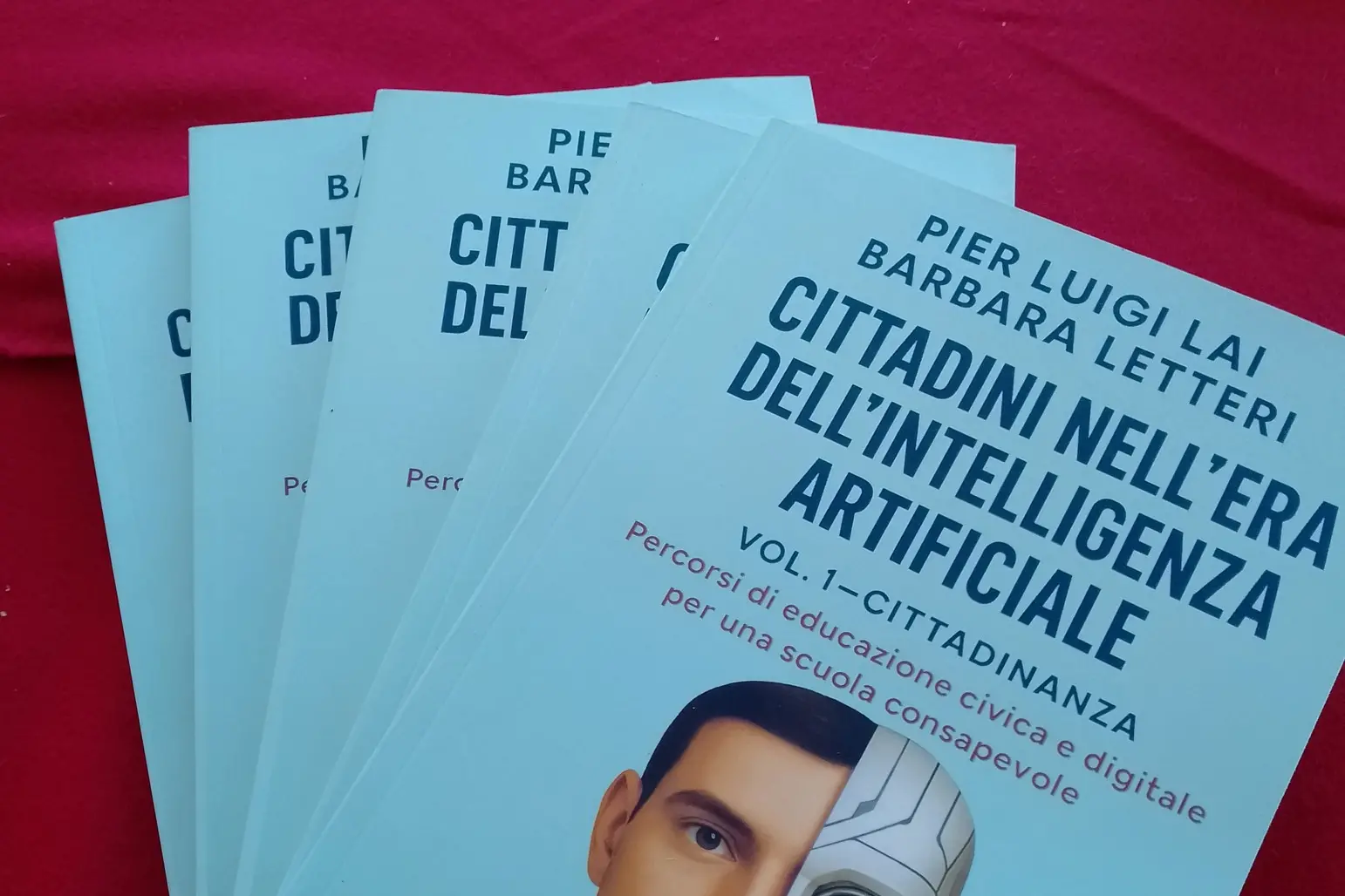 Il libro di Pier Luigi Lai e Barbara Letteri (foto Sirigu)