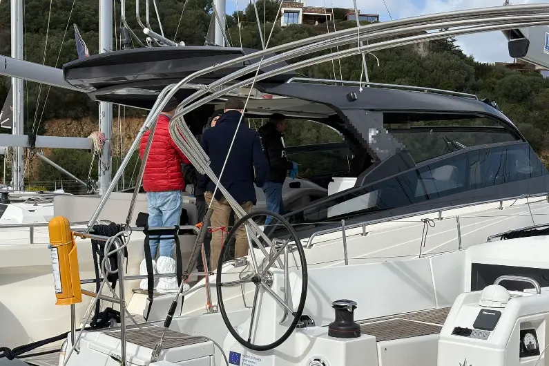 Die Inspektion im Yachthafen von Portisco (Foto: A. Busia)