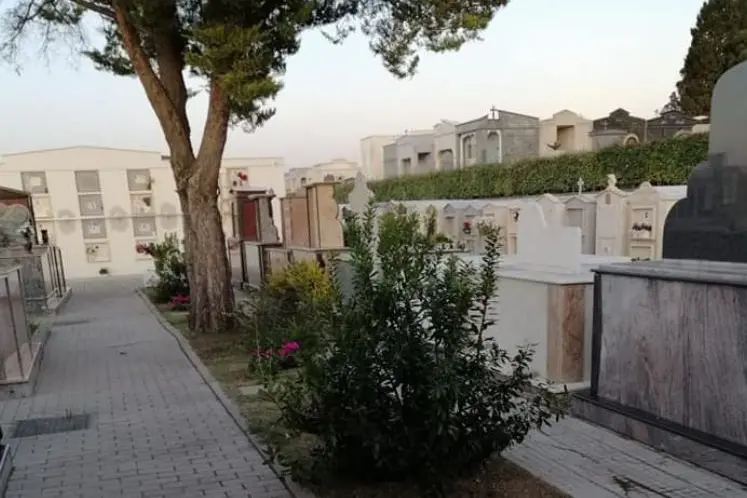 Il cimitero di Sorso (foto L'Unione Sarda - Pala)