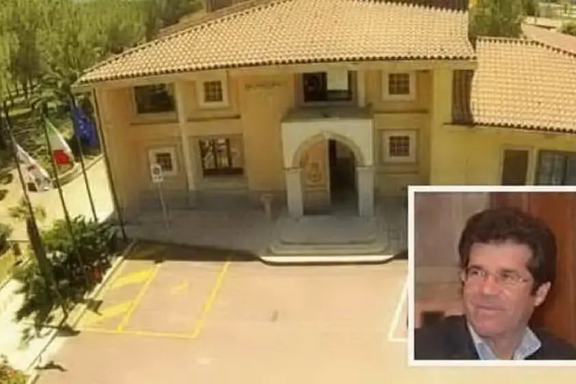 Il municipio e il sindaco di Castiadas (foto Serreli)