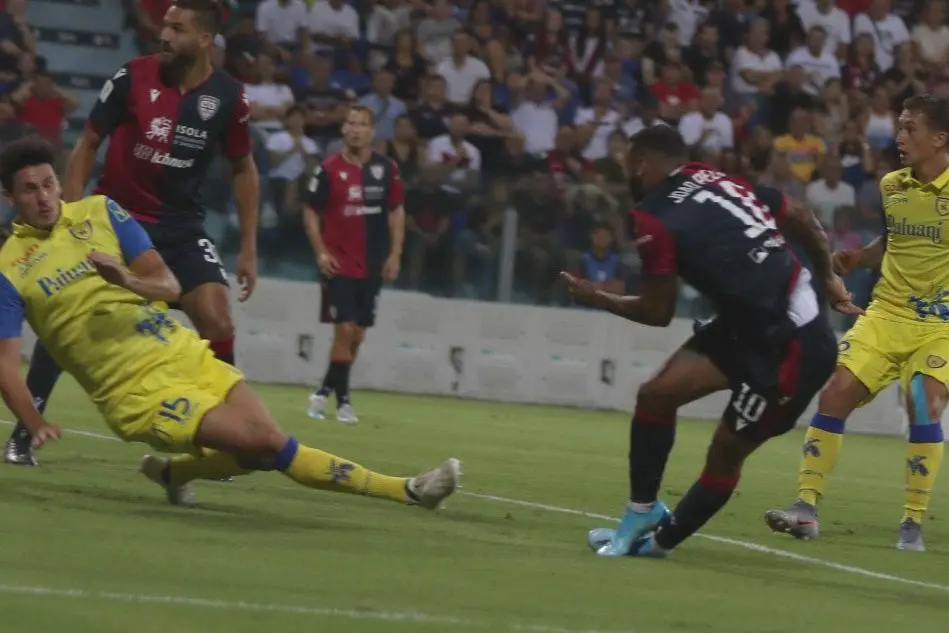Il gol di Joao Pedro contro il Chievo (L'Unione Sarda - Murru)