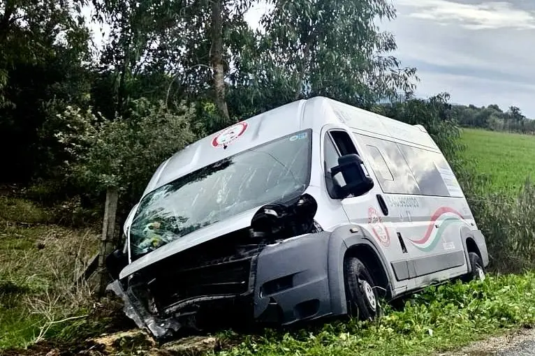 Il furgone uscito fuori strada