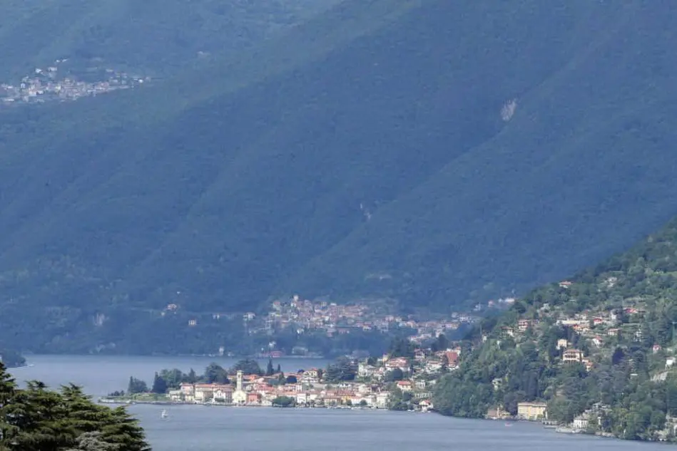 Panoramica del Lago di Como (Ansa)