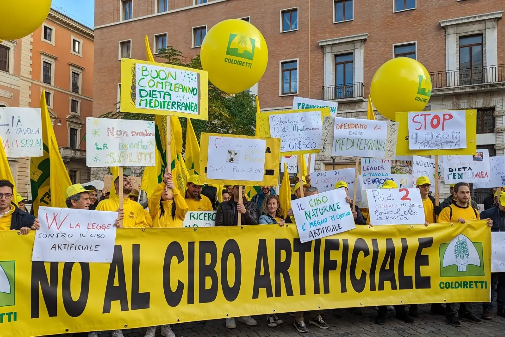 La manifestazione a Roma contro il cibo artificiale