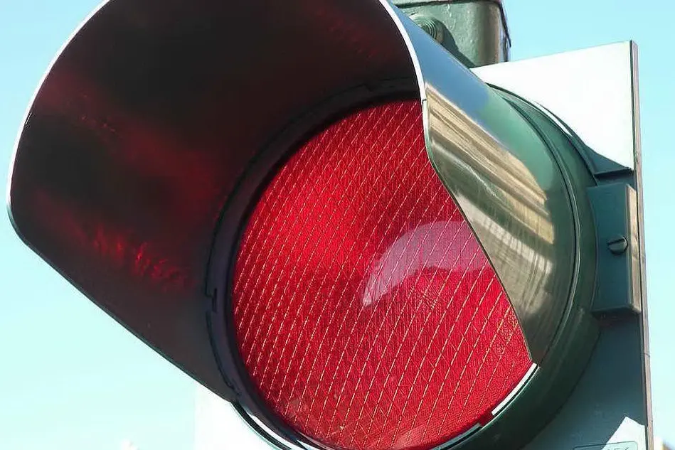 Semaforo rosso (foto simbolo)