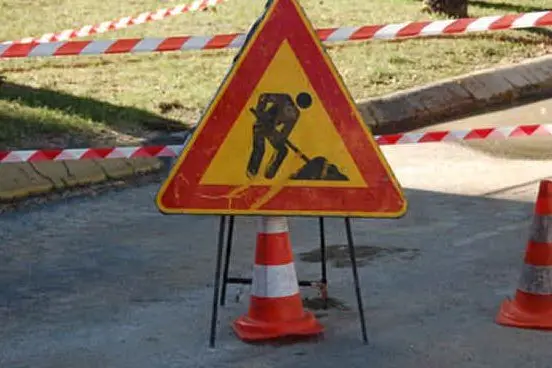 Un cartello per i lavori in corso