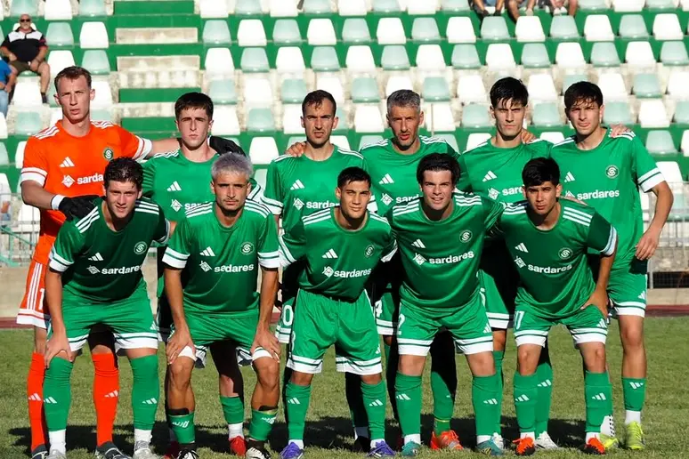 Foto di squadra dell'Arzachena (Instagram)