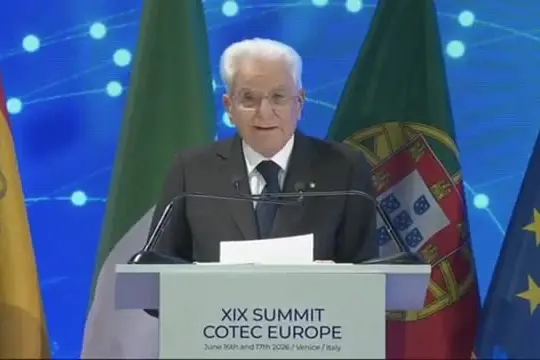 Ia, Mattarella: in mano di pochissimi privati che travolgono regole