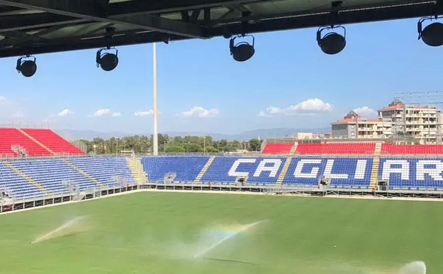 Il tappeto erboso dello stadio è già in perfette condizioni (foto Cagliari Calcio)