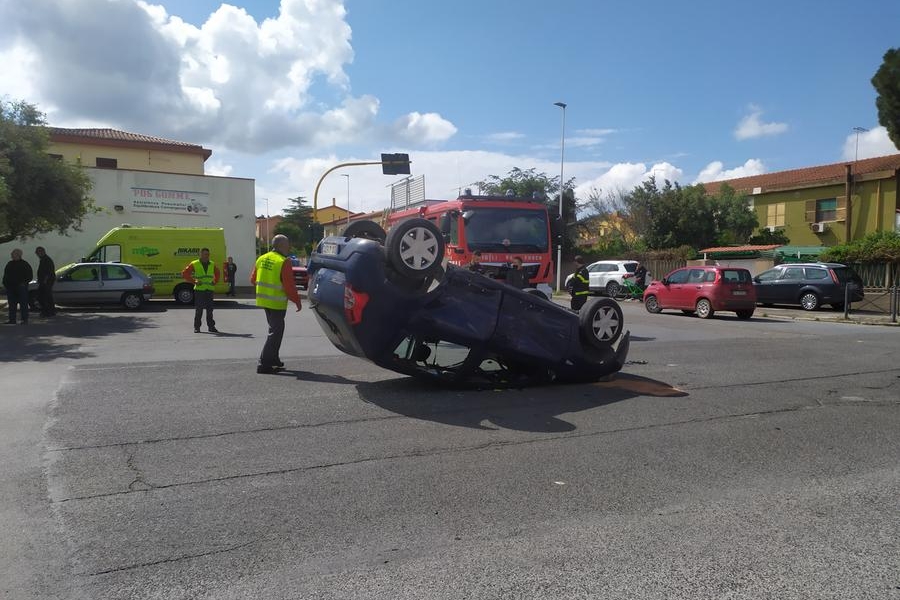 La Dacia Sandero e la Fiat Panda coinvolte nell'incidente a Carbonia (foto L'Unione Sarda - Giuliano Usai)