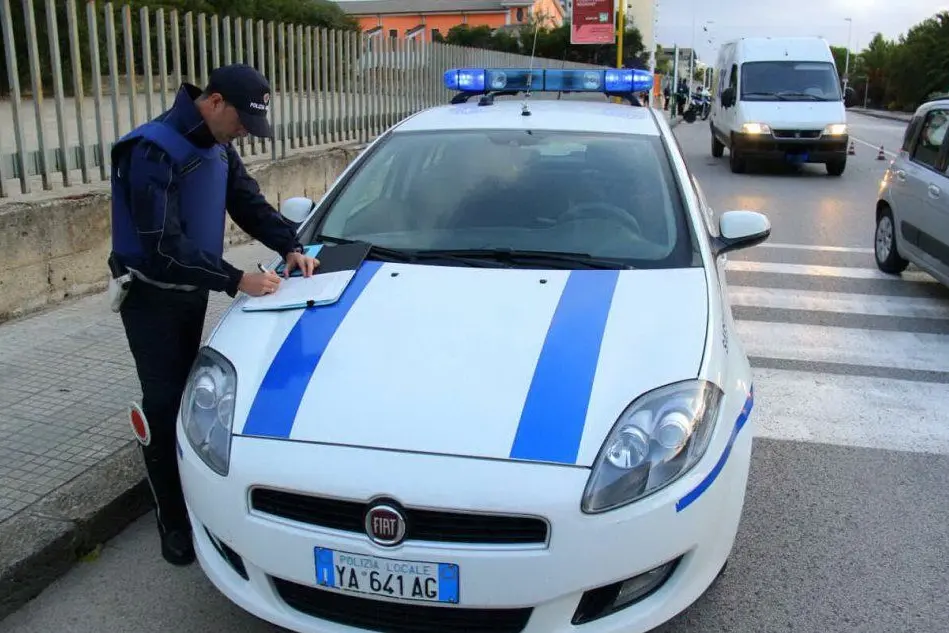La polizia municipale di Sassari (foto L'Unione Sarda-Fiori)