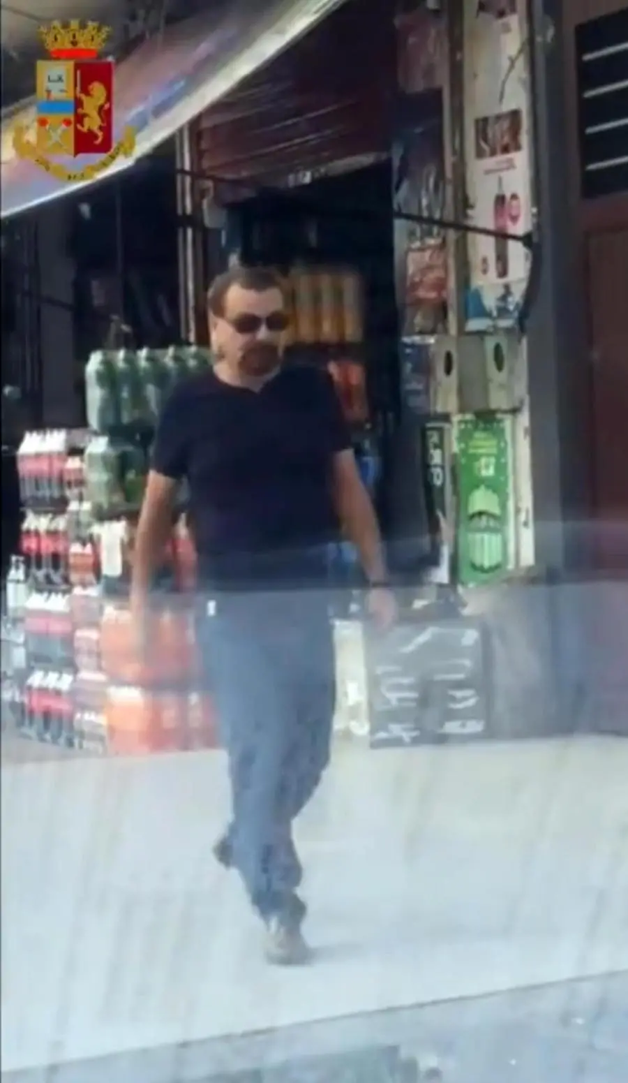 Un fermo immagine tratto da un video della Polizia mostra l'ex terrorista Cesare Battisti prima dell'arresto in Bolivia