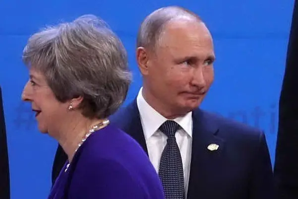 Theresa May e Vladimir Putin (Ansa)