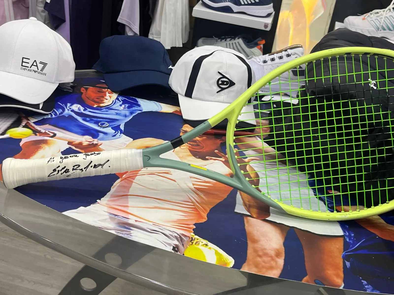 La racchetta del doppsta azzurro Simone Bolelli (foto p. c.)