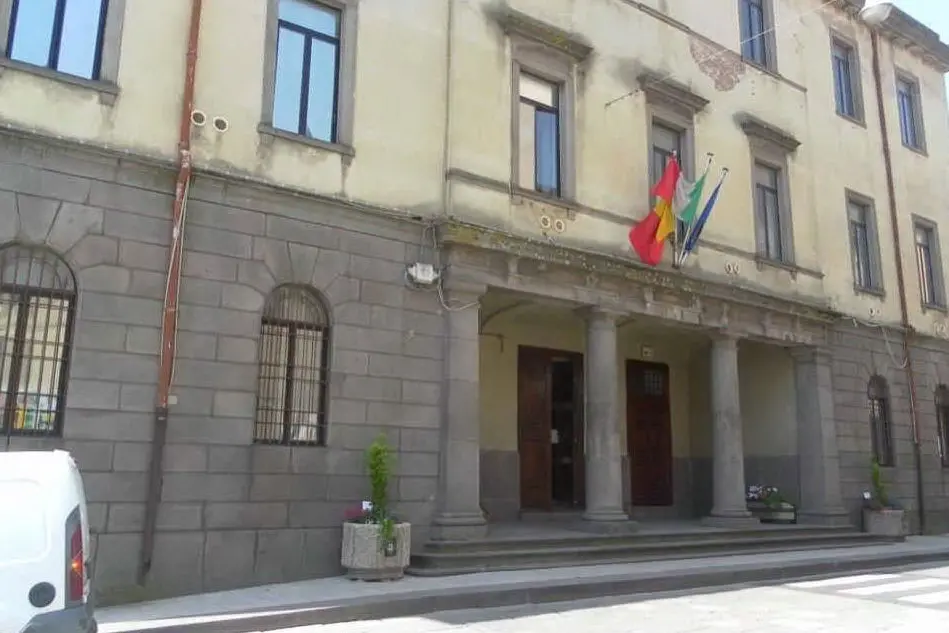 Il municipio di Macomer (Archivio L'Unione Sarda)