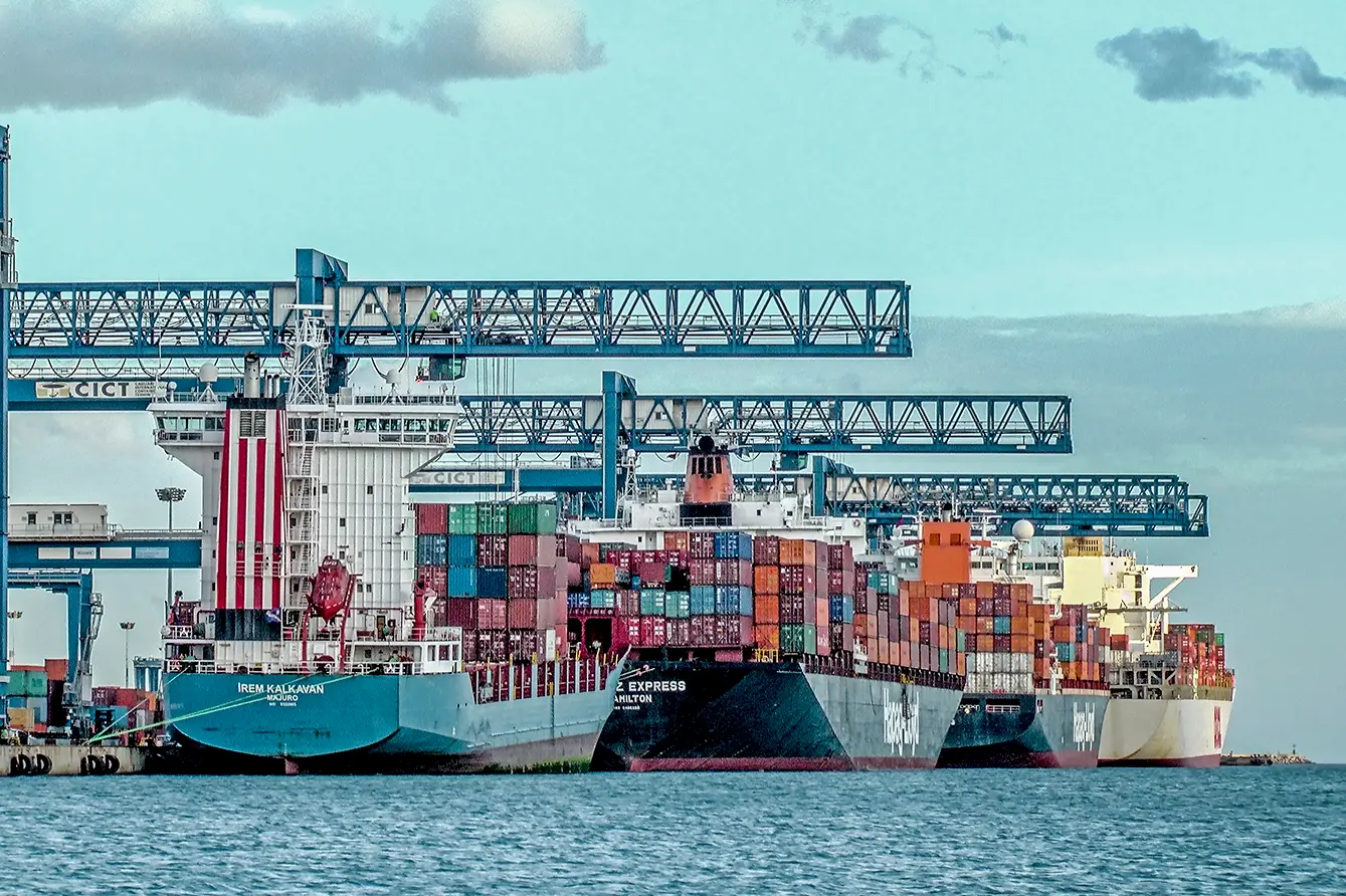 Container al Porto canale di Cagliari (Archivio)