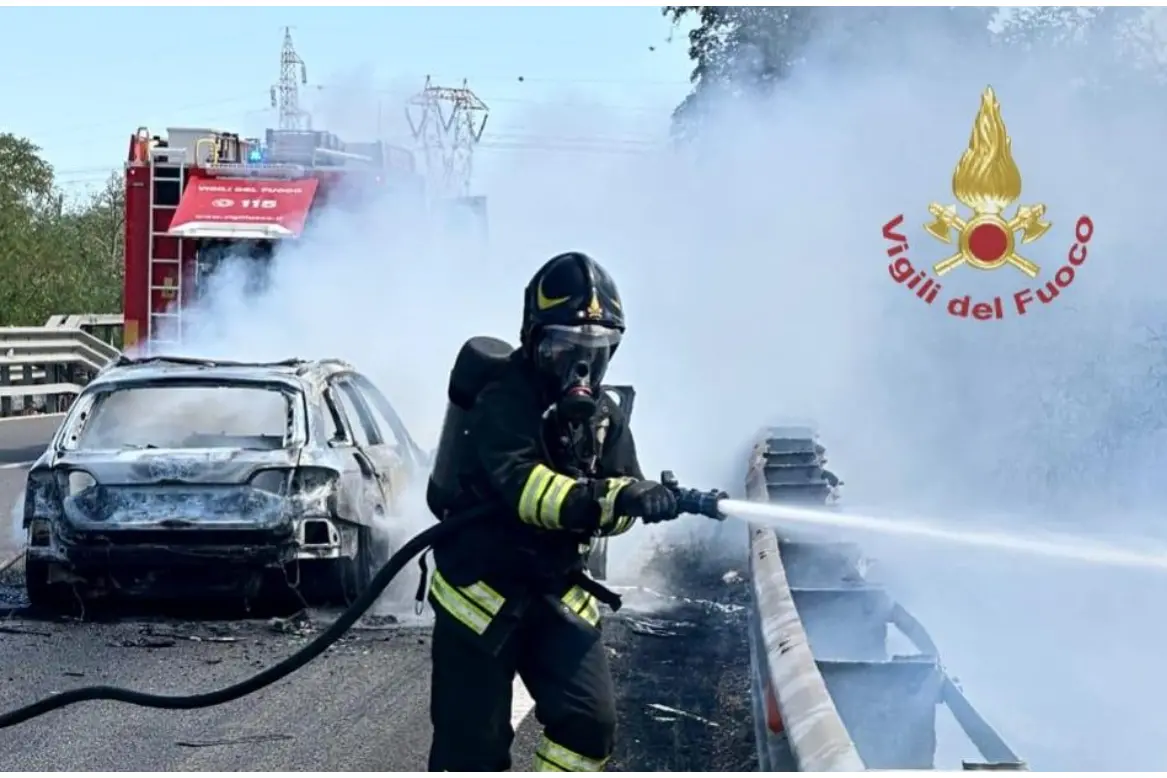 L'intervento dei vigili del fuoco a Elmas sulla statale 130