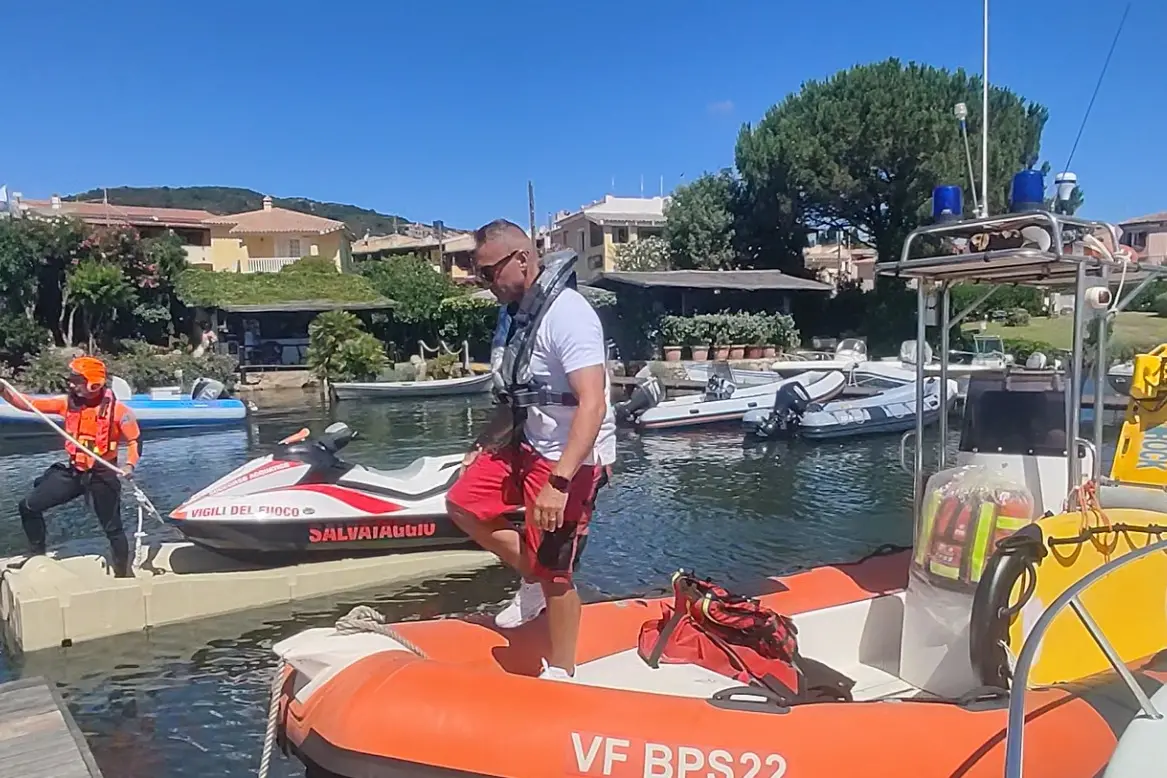 Arzachena, vigili del fuoco in mare per il presidio estivo lungo la costa (foto Ronchi)