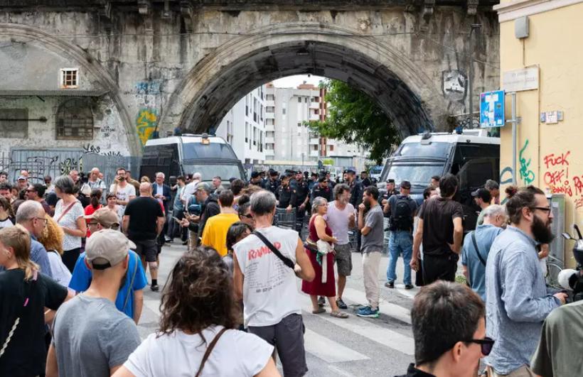V Milanu potekali protesti v podporo Leoncavallu, udeležilo se jih je 5000 ljudi