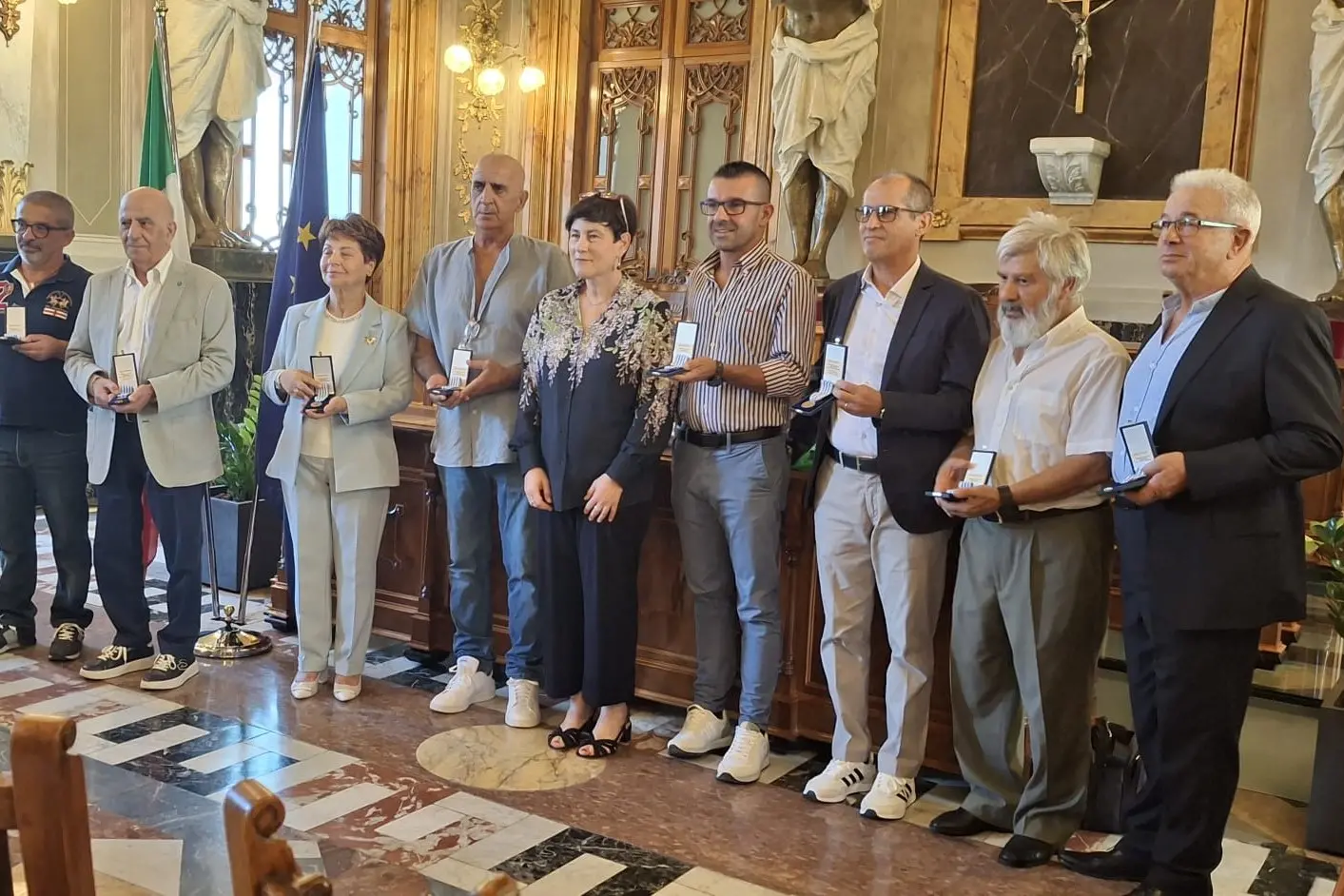 La consegna delle onorificenze