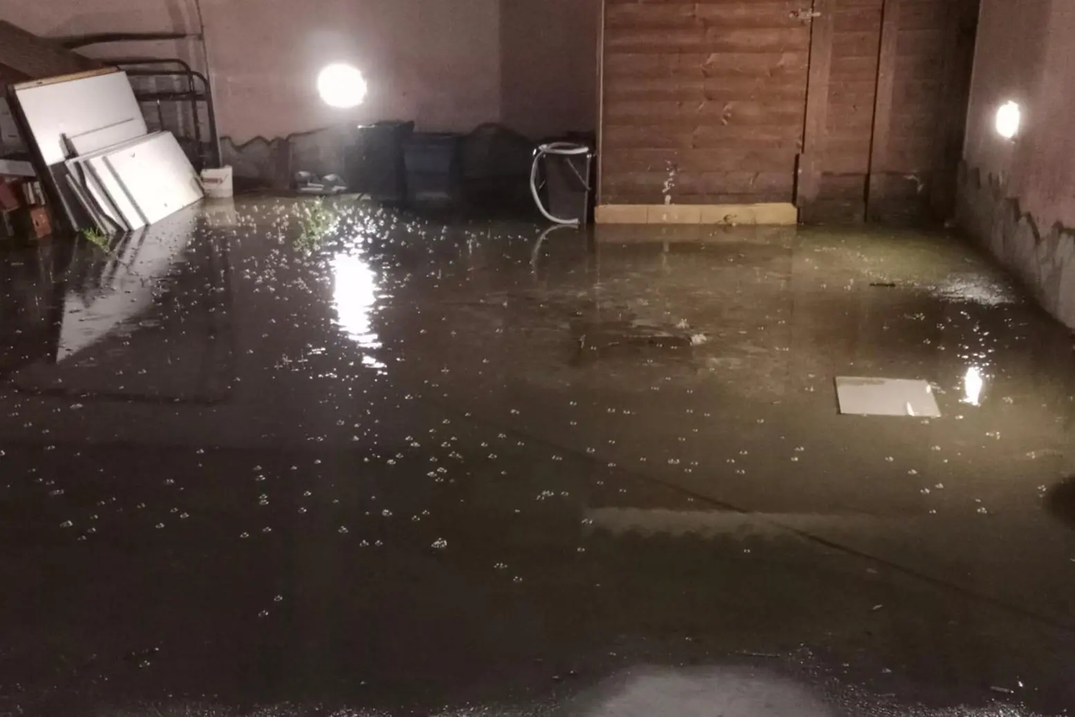 Il cortile prima dell'intervento di Abbanoa (Murgana)