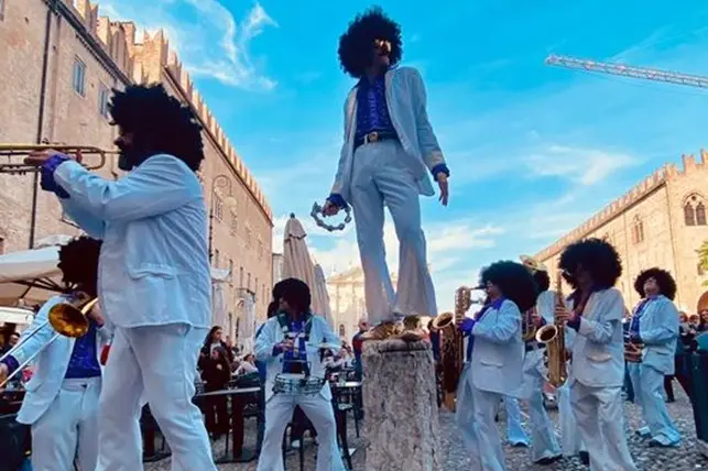 Una performance del gruppo The Tamarros (foto concessa)