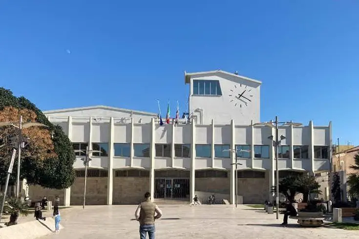 Il municipio di Porto Torres (L'Unione Sarda - Pala)