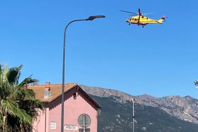 L'arrivo dell'elisoccorso (foto Secci)