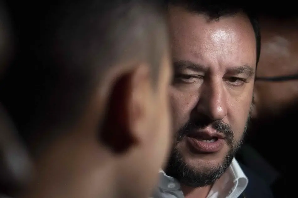 Matteo Salvini, di fronte a lui Luigi Di Maio (Ansa)