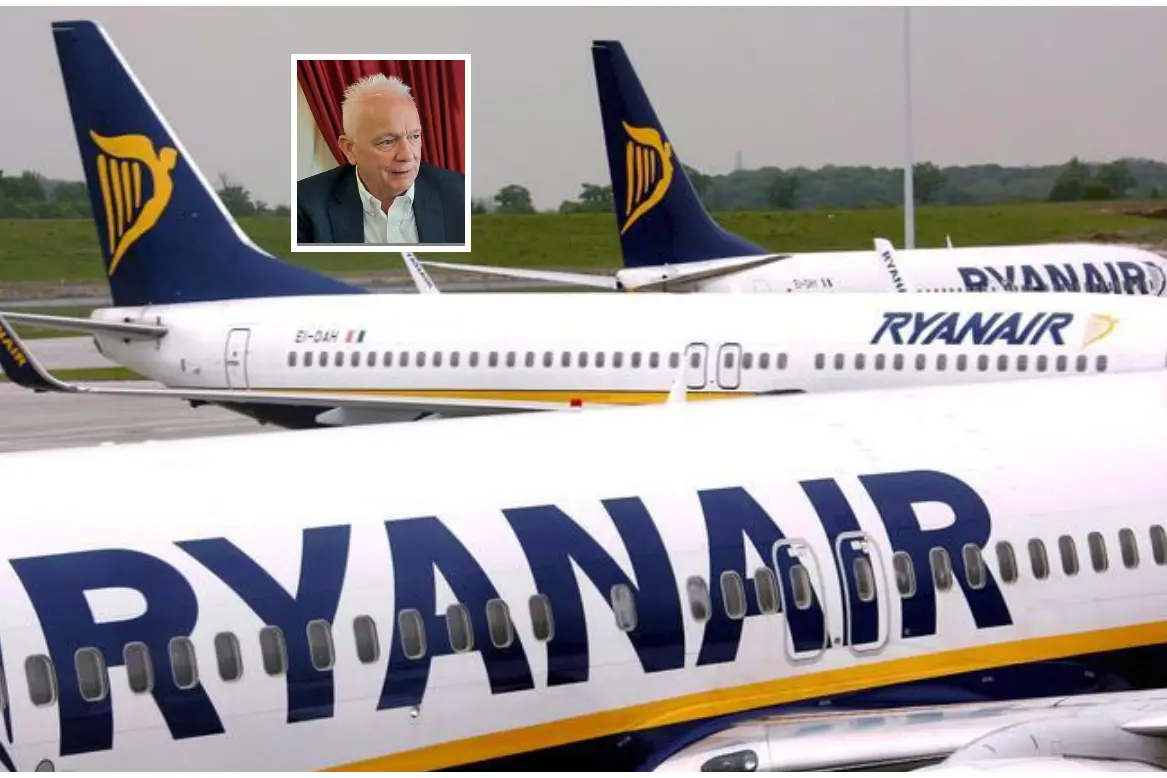 Aerei Ryanair, nel riquadro l'ad Eddie Wilson (Ansa)