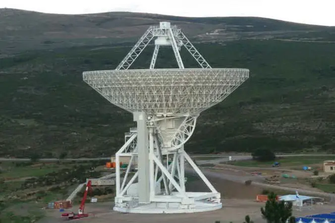 Il Sardinia Radio Telescope (foto da wikimedia)