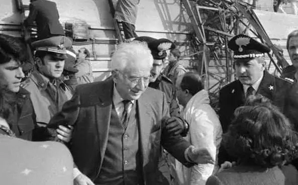 Cossiga nel 1997 uscito illeso dopo un incidente ferroviario a Piacenza