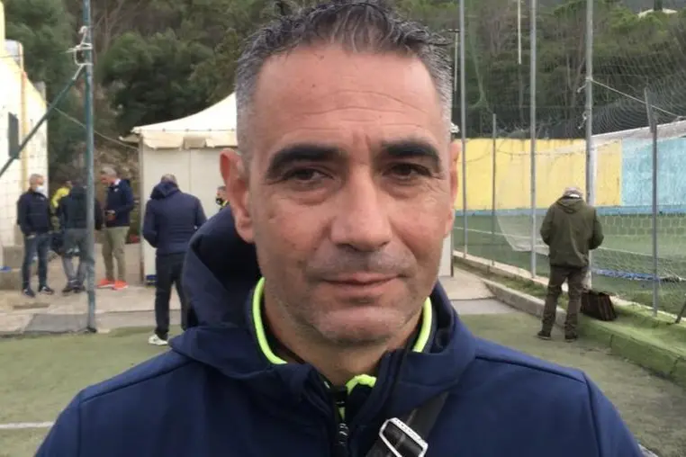 Francesco Loi, allenatore del Muravera che torna in panchina dopo la squalifica (foto Riccardo Spignesi)