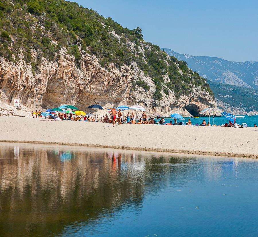 Sequestrato il pontile di Cala Luna