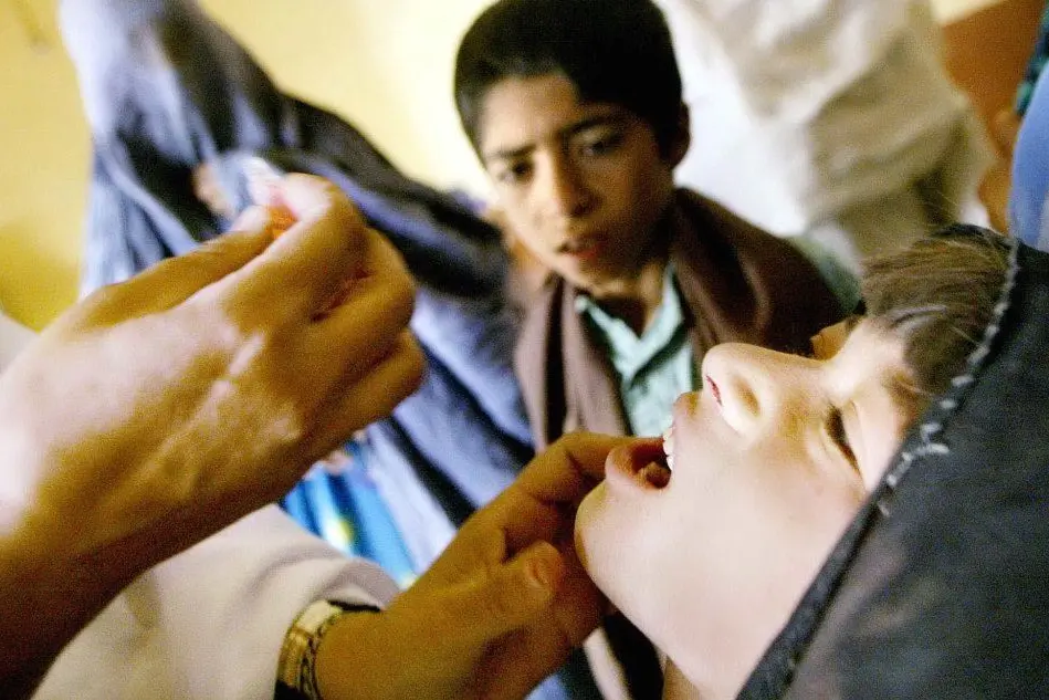Vaccino antipolio Sabin in Pakistan (foto Ap/Archivio L'Unione Sarda)