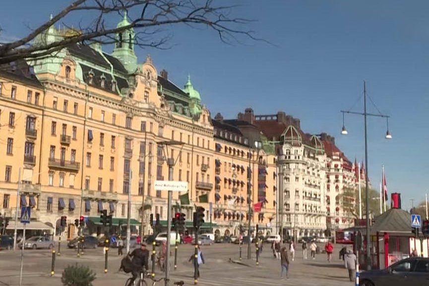 La Svezia supera i mille morti: strade affollate a Stoccolma