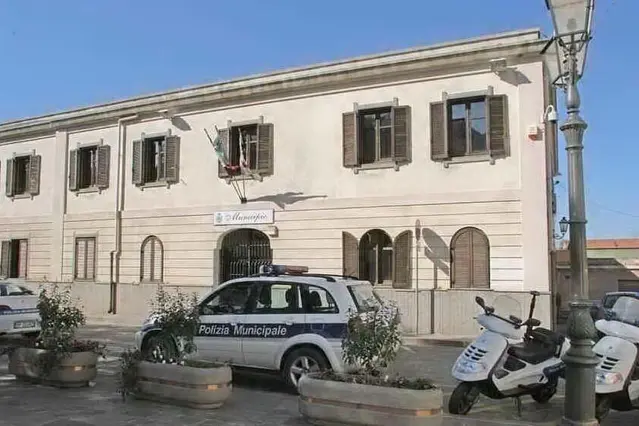 Il municipio di Sarroch (foto Murgana)