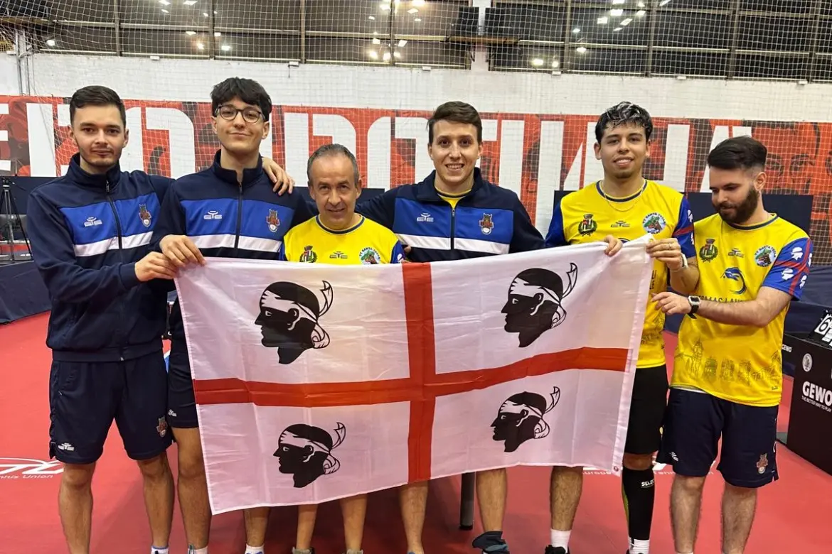 Staff e atleti del Santa Tecla Nulvi alla Spens Arena di Novi Sad