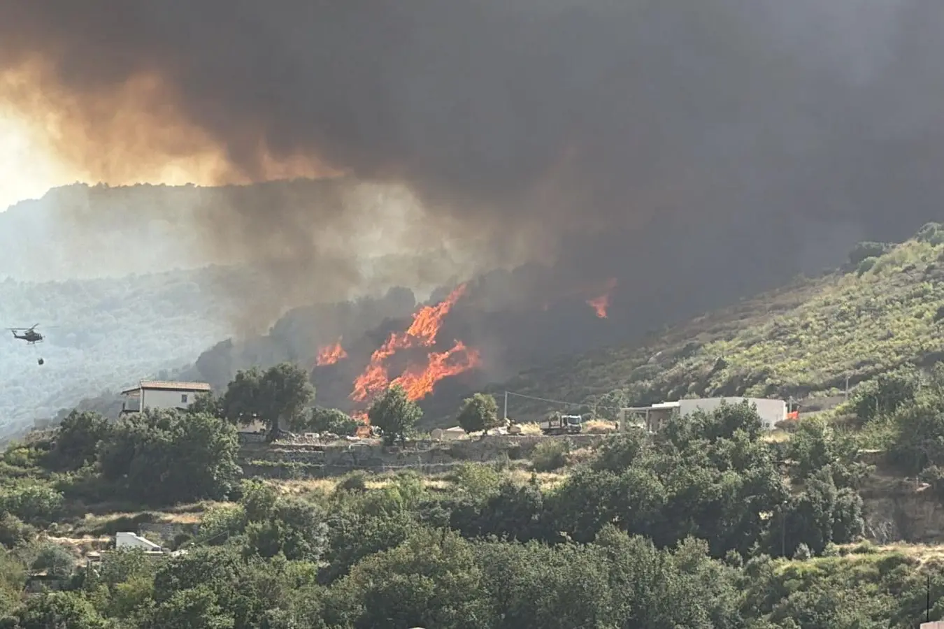 L'incendio di ieri tra Arzana ed Elini (e.l.)