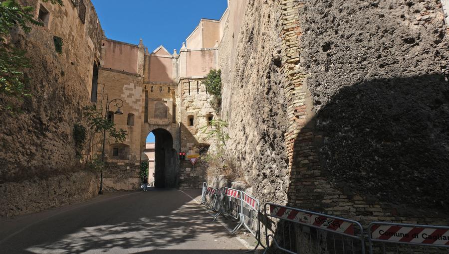 Semaforo ripristinato, riaperta via Badas Via Porcell è ancora chiusa: tempi incerti