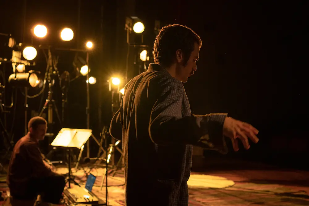 Giovanni Onorato nello spettacolo "Alde" (foto ufficio stampa)