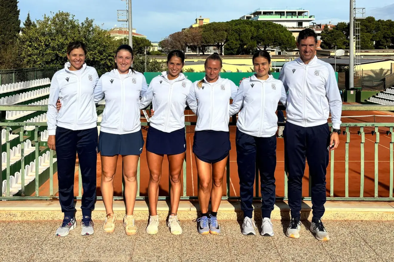 La squadra del Tc Cagliari in campo ieri (foto concessa)