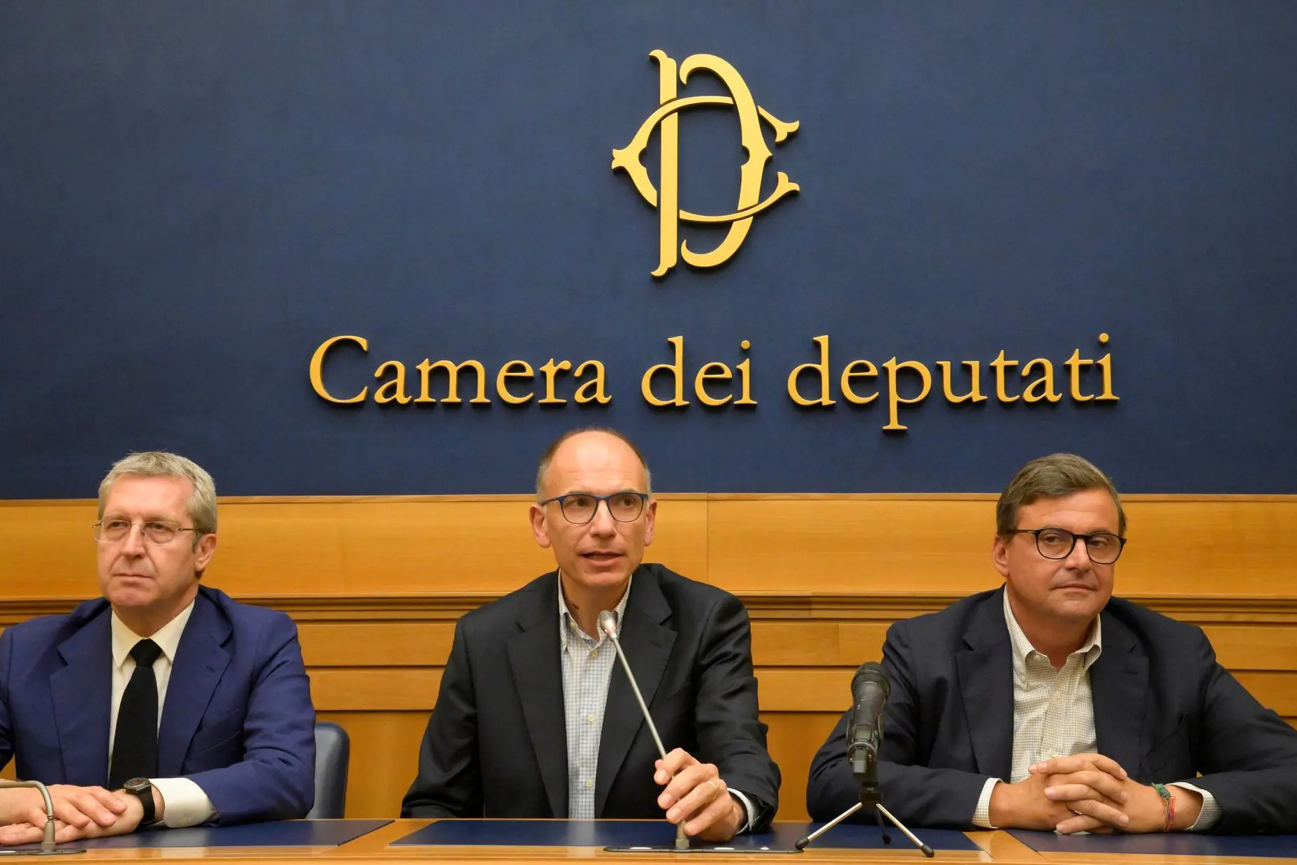Da sinistra: Benedetto Della Vedova, Enrico Letta e Carlo Calenda in conferenza stampa (foto Ansa)