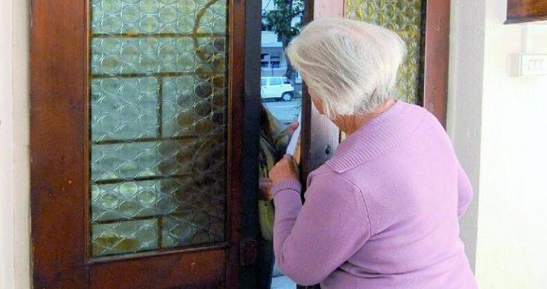 Finto carabiniere truffa due anziani,  rubati soldi e gioielli