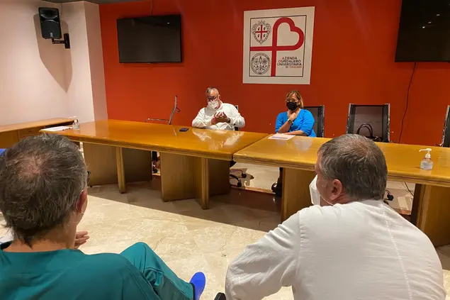 La riunione (Foto Aou Cagliari)