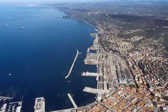 Il porto di Trieste (foto Wikipedia)